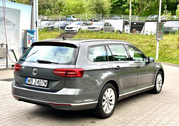 Volkswagen Passat cena 59999 przebieg: 200000, rok produkcji 2016 z Gdynia małe 596